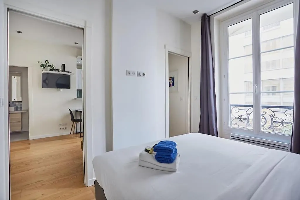 Rent A Room Apartments - Alma Paris